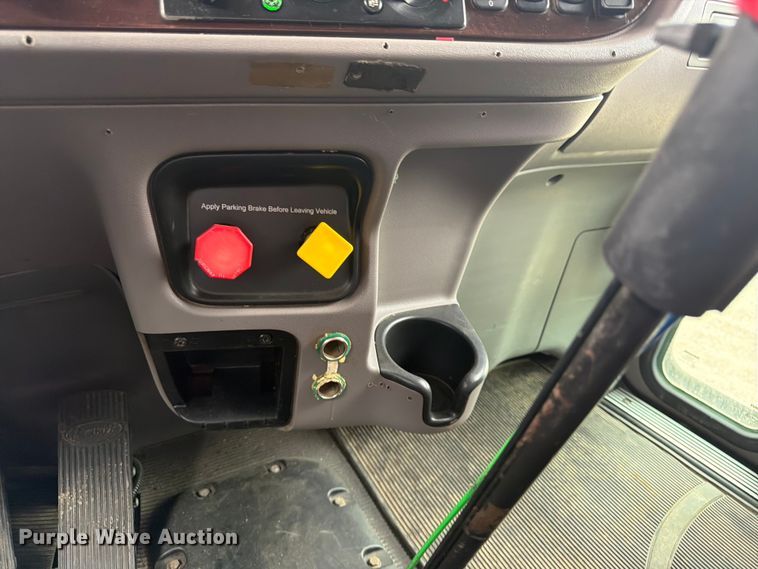 image for item DU3510 2012 Peterbilt 386 dump truck