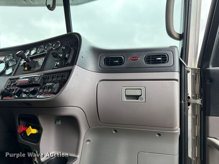 image for item DU3510 2012 Peterbilt 386 dump truck