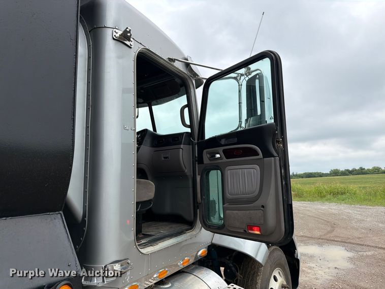 image for item DU3510 2012 Peterbilt 386 dump truck