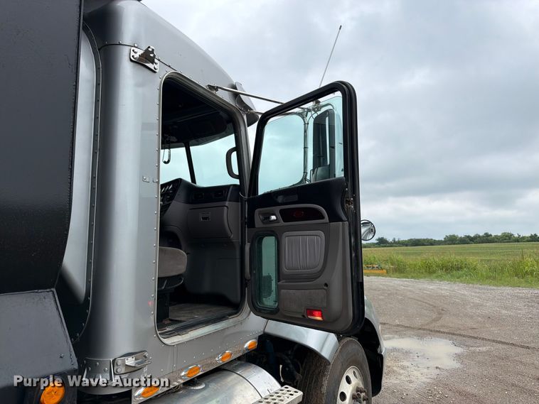 image for item DU3510 2012 Peterbilt 386 dump truck