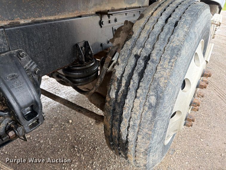 image for item DU3510 2012 Peterbilt 386 dump truck