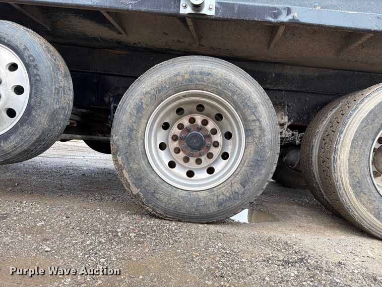 image for item DU3510 2012 Peterbilt 386 dump truck
