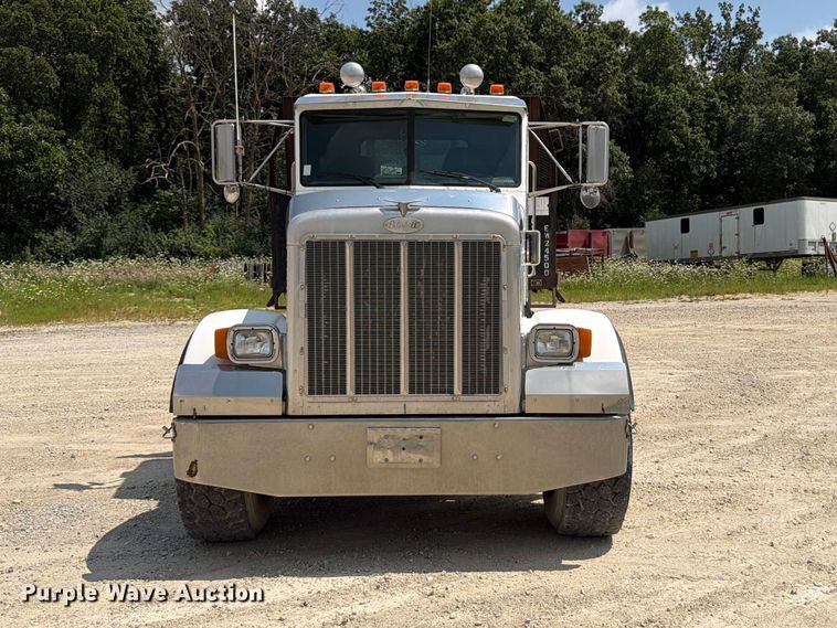 image for item DV2055 1998 Peterbilt 357 rollback truck