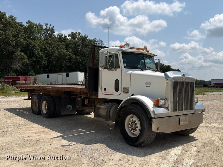 image for item DV2055 1998 Peterbilt 357 rollback truck