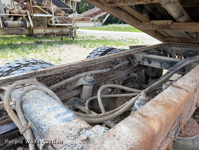 image for item DV2055 1998 Peterbilt 357 rollback truck