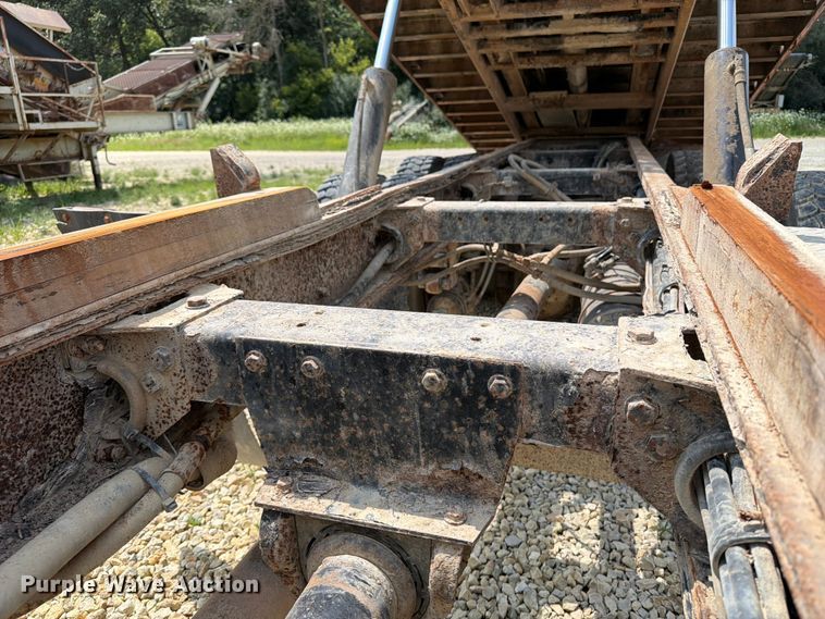 image for item DV2055 1998 Peterbilt 357 rollback truck