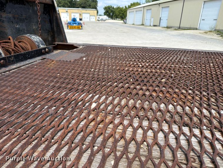 image for item DV2055 1998 Peterbilt 357 rollback truck
