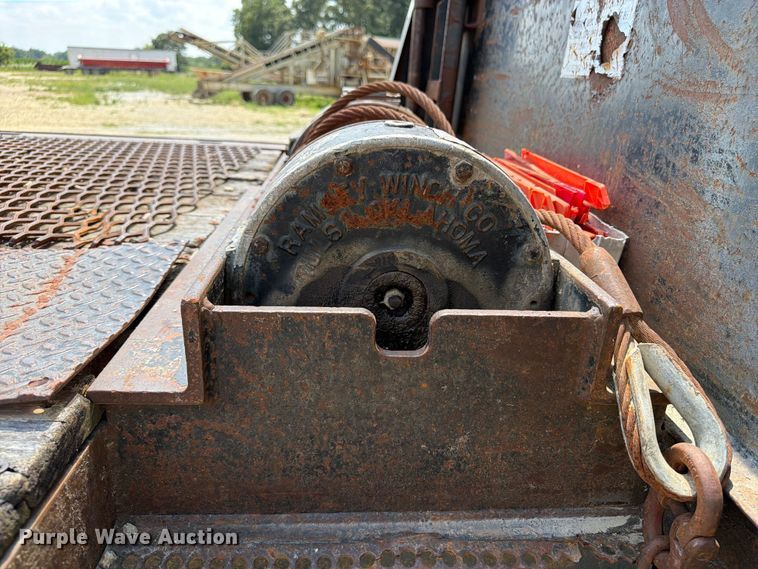 image for item DV2055 1998 Peterbilt 357 rollback truck