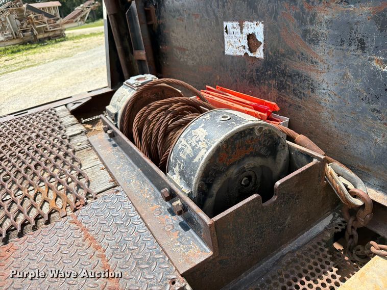 image for item DV2055 1998 Peterbilt 357 rollback truck