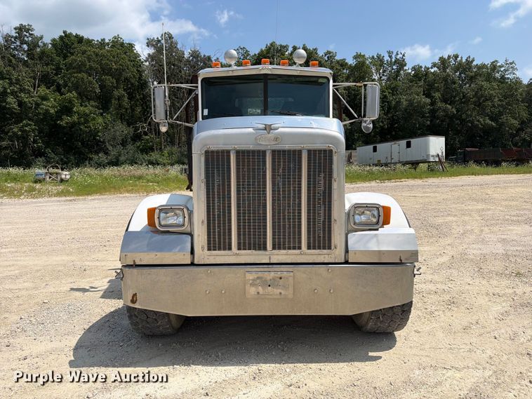 image for item DV2055 1998 Peterbilt 357 rollback truck