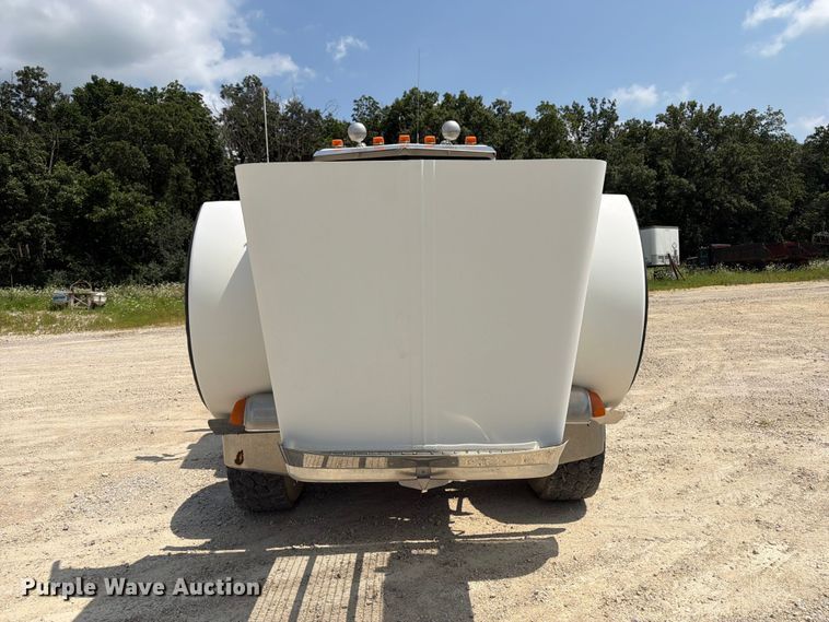 image for item DV2055 1998 Peterbilt 357 rollback truck