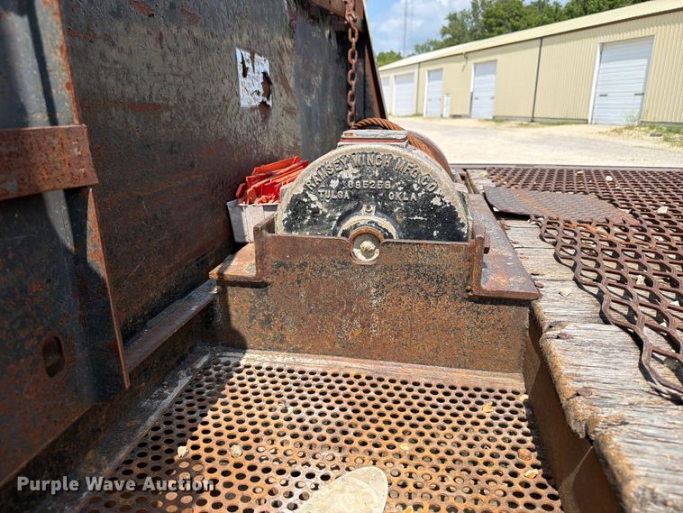 image for item DV2055 1998 Peterbilt 357 rollback truck