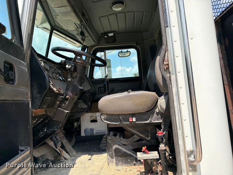 image for item DV2055 1998 Peterbilt 357 rollback truck