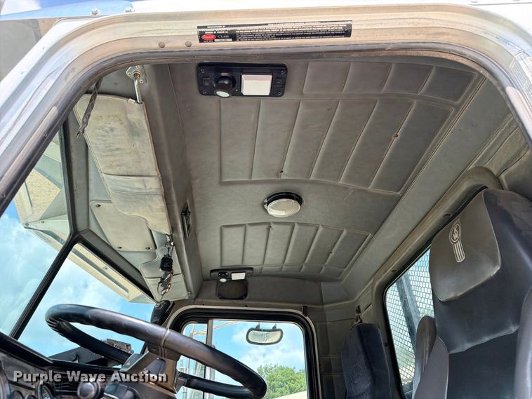 image for item DV2055 1998 Peterbilt 357 rollback truck