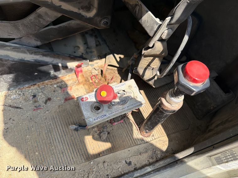 image for item DV2055 1998 Peterbilt 357 rollback truck