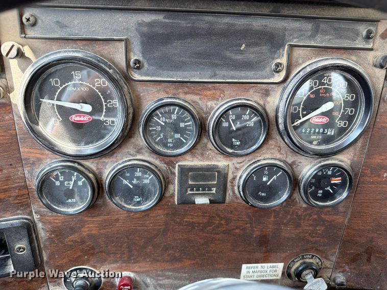 image for item DV2055 1998 Peterbilt 357 rollback truck