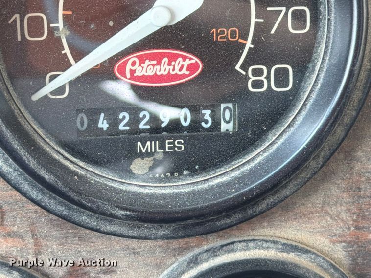 image for item DV2055 1998 Peterbilt 357 rollback truck