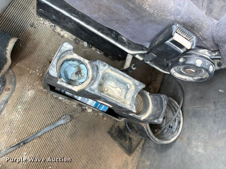 image for item DV2055 1998 Peterbilt 357 rollback truck