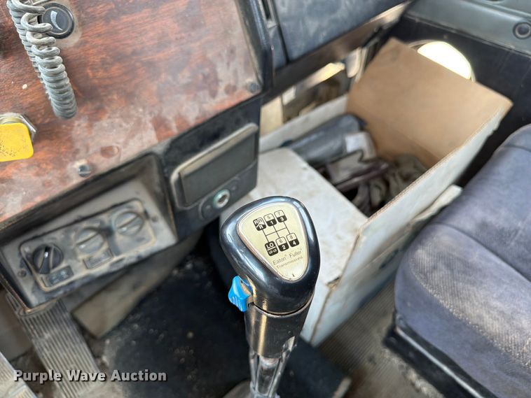 image for item DV2055 1998 Peterbilt 357 rollback truck