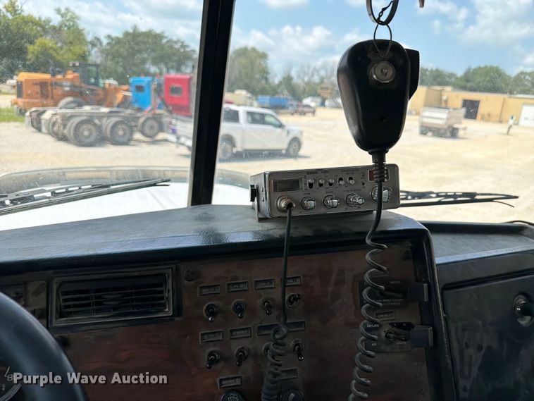 image for item DV2055 1998 Peterbilt 357 rollback truck