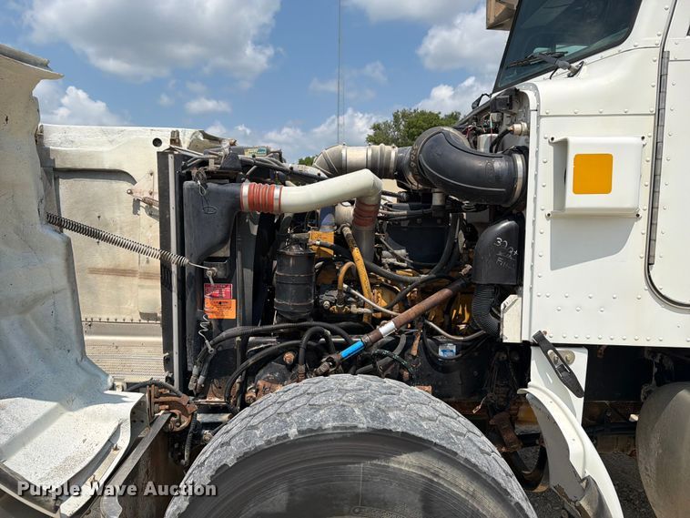 image for item DV2055 1998 Peterbilt 357 rollback truck