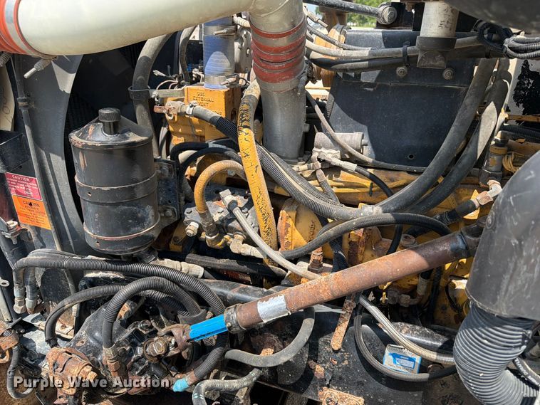 image for item DV2055 1998 Peterbilt 357 rollback truck