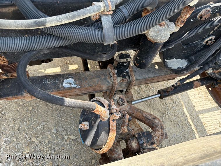 image for item DV2055 1998 Peterbilt 357 rollback truck