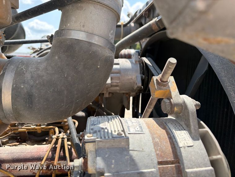 image for item DV2055 1998 Peterbilt 357 rollback truck
