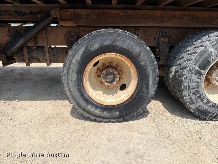 image for item DV2055 1998 Peterbilt 357 rollback truck