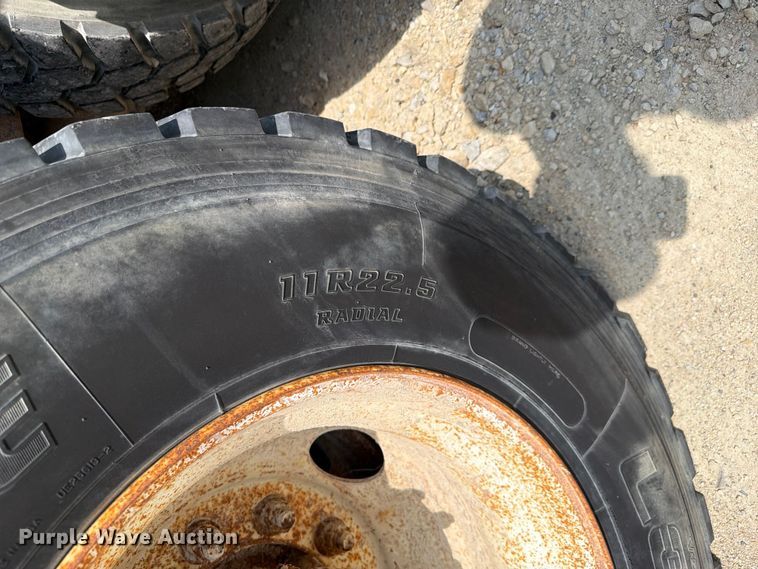 image for item DV2055 1998 Peterbilt 357 rollback truck