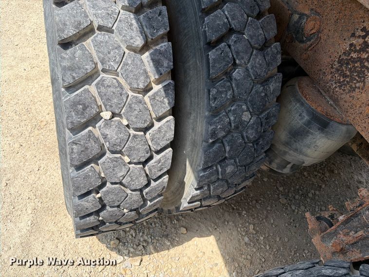 image for item DV2055 1998 Peterbilt 357 rollback truck