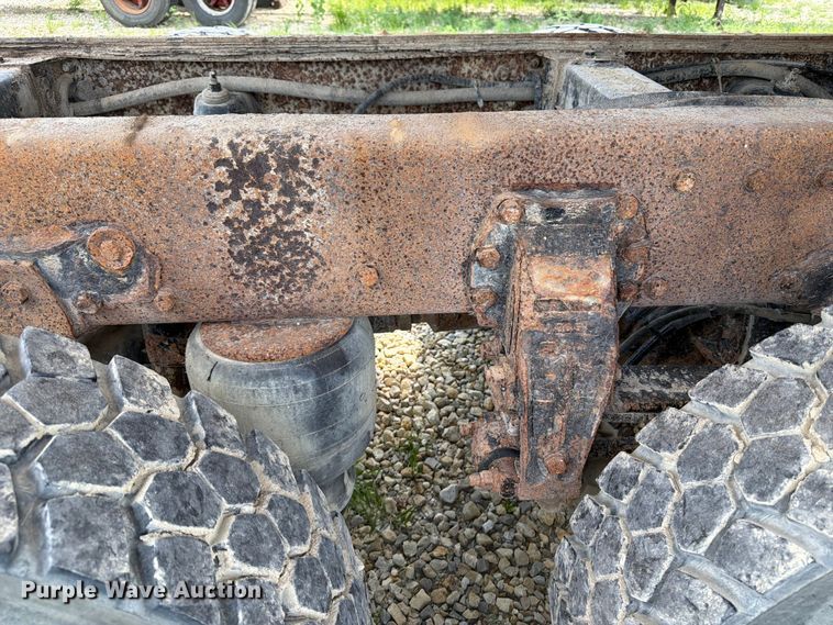 image for item DV2055 1998 Peterbilt 357 rollback truck