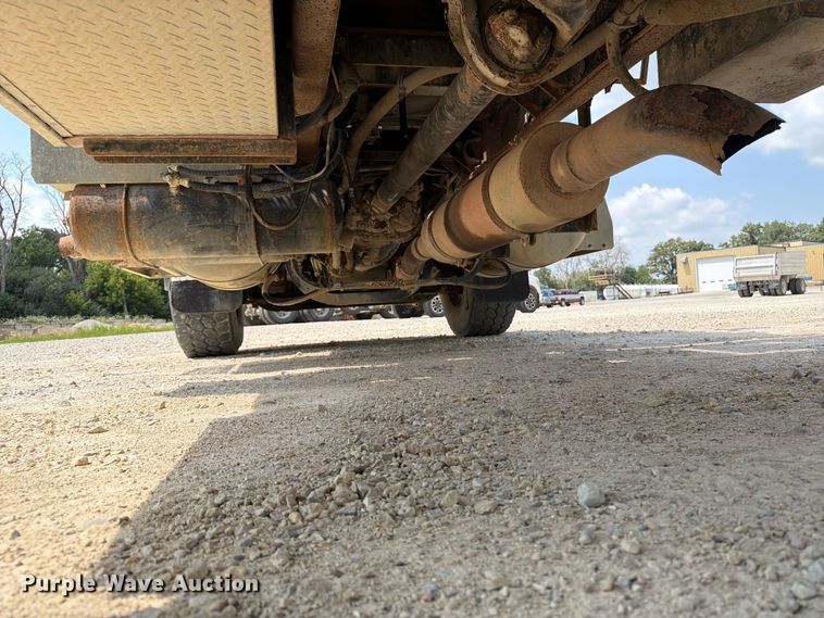 image for item DV2055 1998 Peterbilt 357 rollback truck