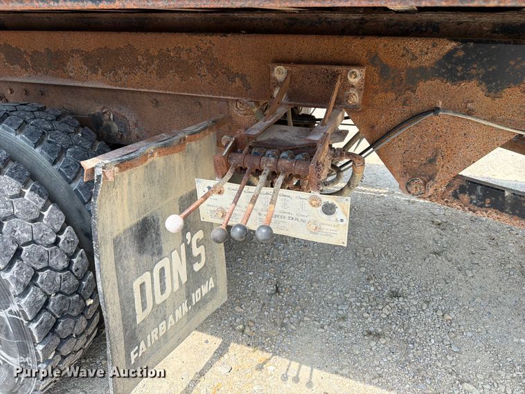 image for item DV2055 1998 Peterbilt 357 rollback truck