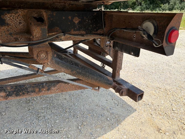 image for item DV2055 1998 Peterbilt 357 rollback truck