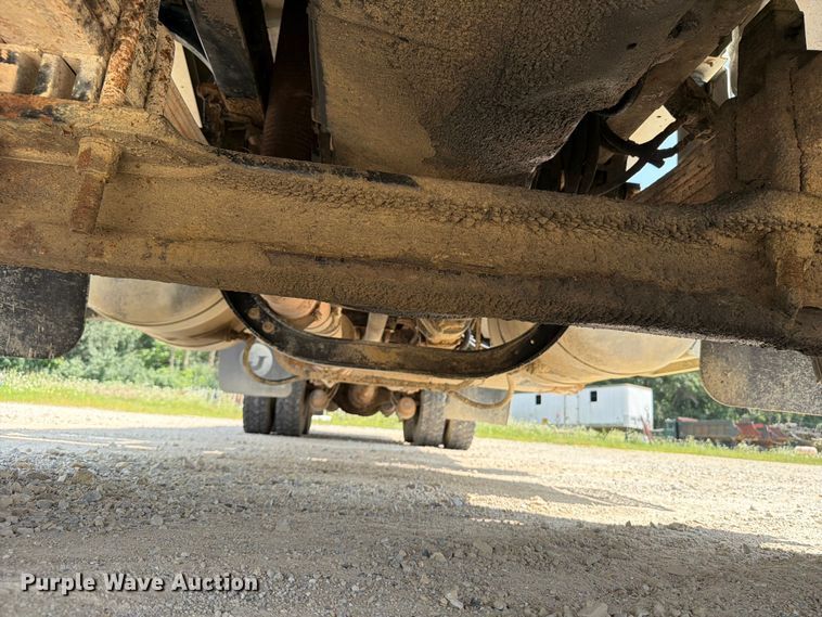 image for item DV2055 1998 Peterbilt 357 rollback truck