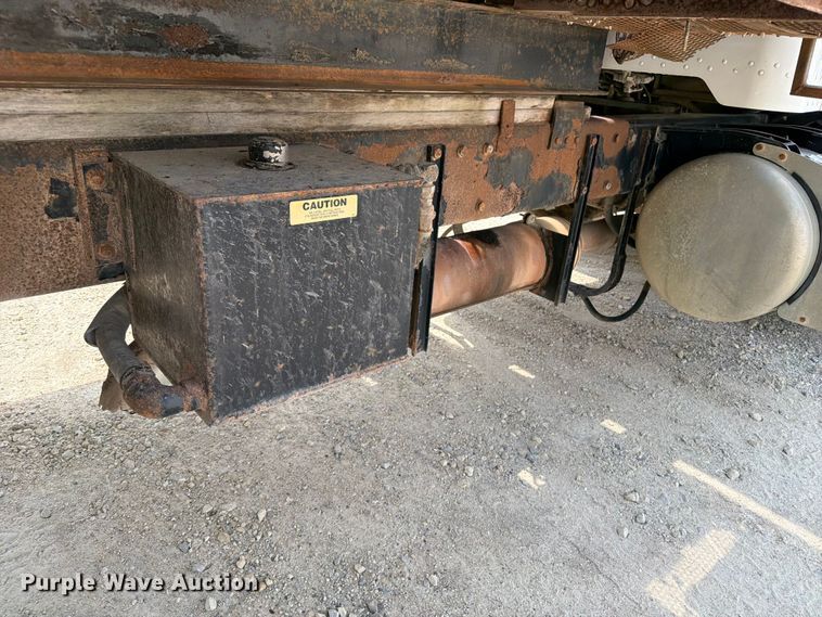 image for item DV2055 1998 Peterbilt 357 rollback truck