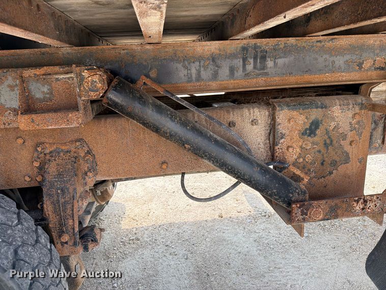 image for item DV2055 1998 Peterbilt 357 rollback truck