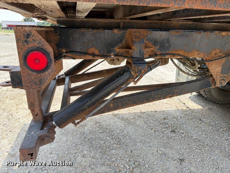 image for item DV2055 1998 Peterbilt 357 rollback truck