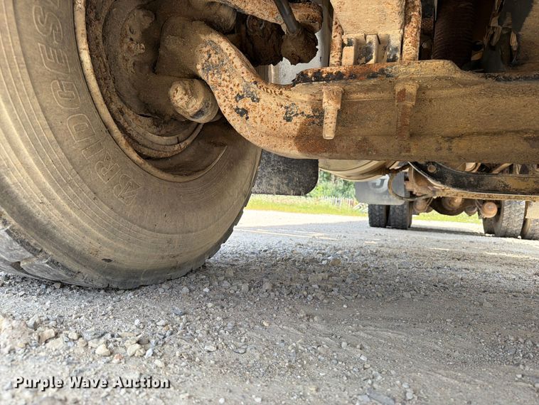 image for item DV2055 1998 Peterbilt 357 rollback truck