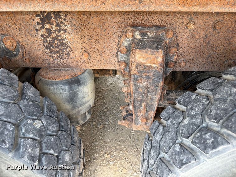 image for item DV2055 1998 Peterbilt 357 rollback truck