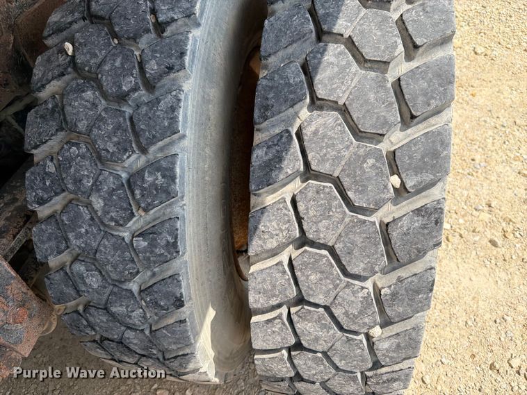 image for item DV2055 1998 Peterbilt 357 rollback truck