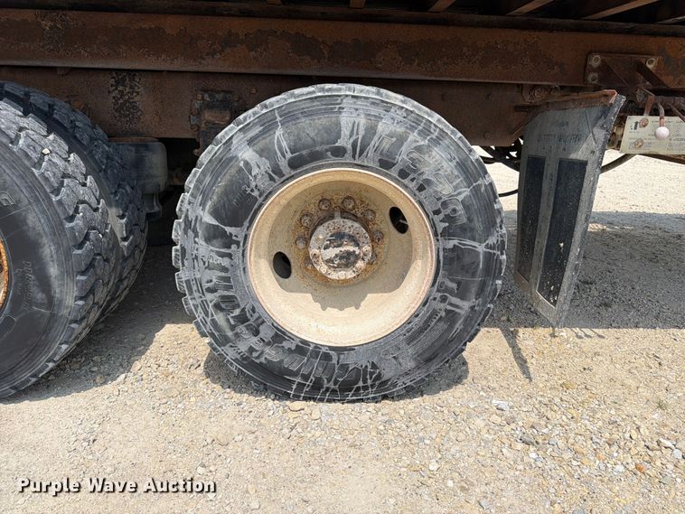 image for item DV2055 1998 Peterbilt 357 rollback truck