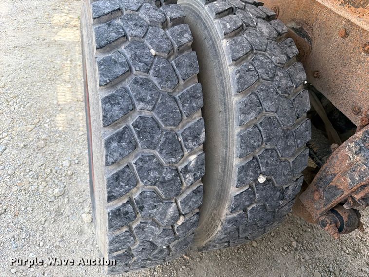 image for item DV2055 1998 Peterbilt 357 rollback truck
