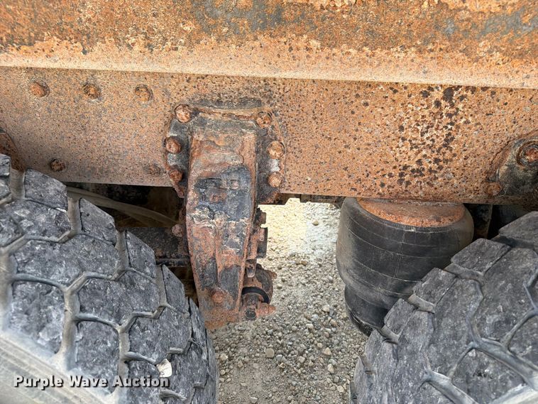 image for item DV2055 1998 Peterbilt 357 rollback truck