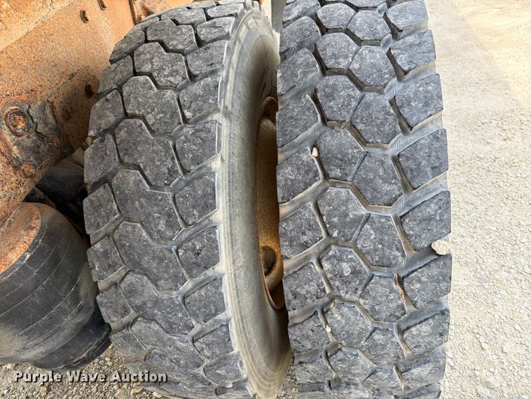 image for item DV2055 1998 Peterbilt 357 rollback truck