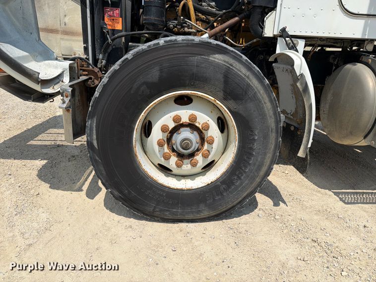 image for item DV2055 1998 Peterbilt 357 rollback truck