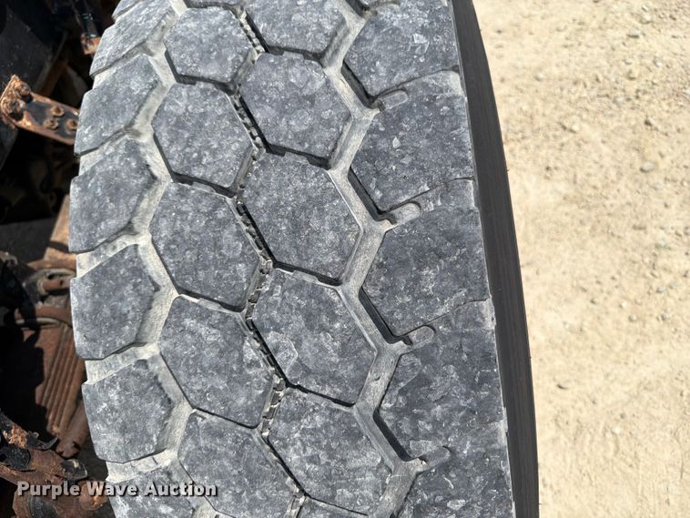 image for item DV2055 1998 Peterbilt 357 rollback truck