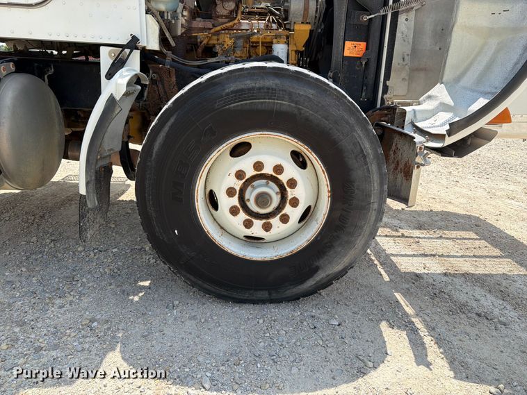 image for item DV2055 1998 Peterbilt 357 rollback truck