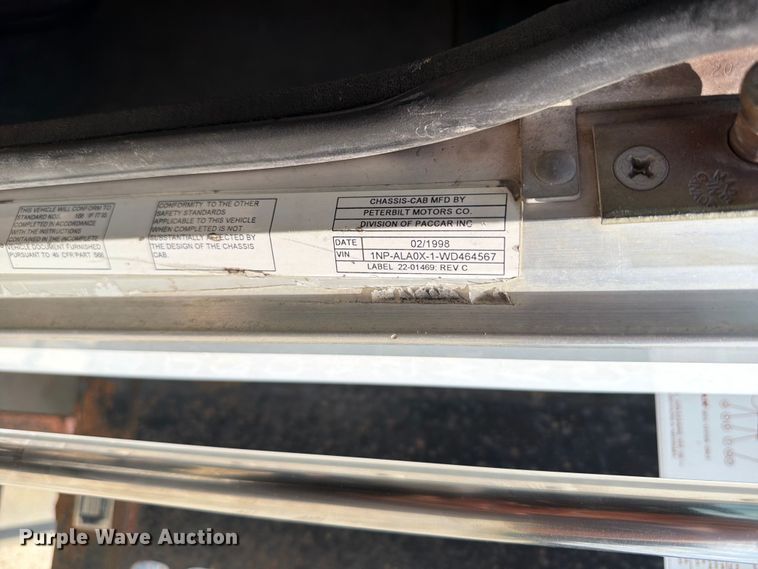 image for item DV2055 1998 Peterbilt 357 rollback truck